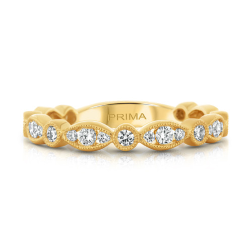 yellow gold diamond wedding band with alternating pattern of round and oval shapes